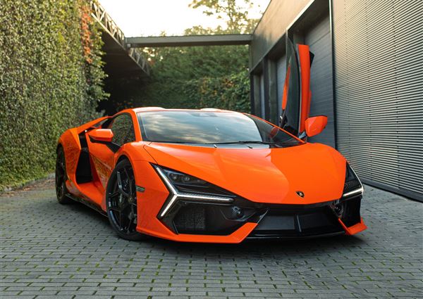Lamborghini Revuelto Standard