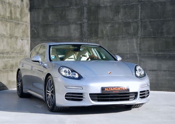 Porsche Panamera 4S