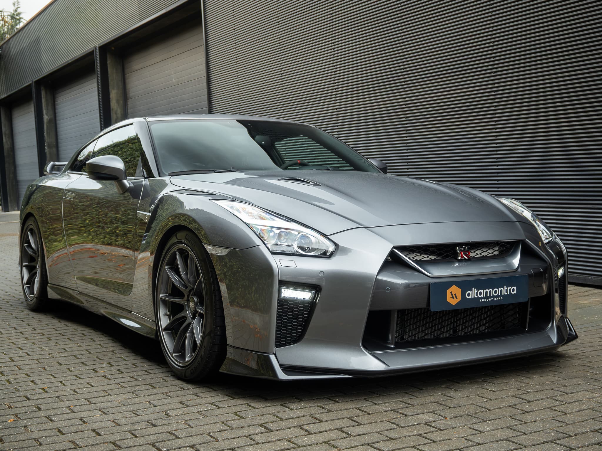 Nissan GT-R – photo 2