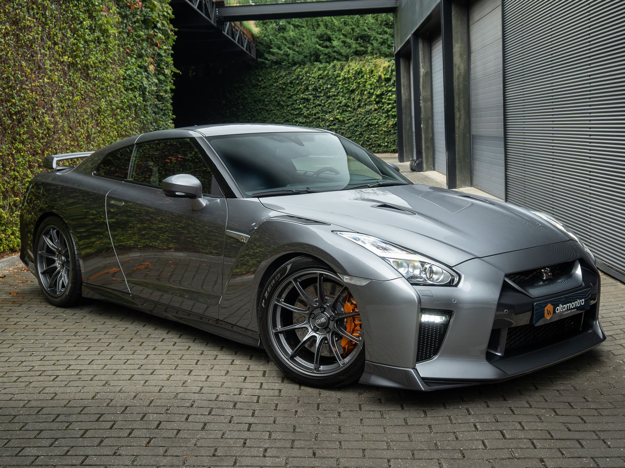 Nissan GT-R – photo 1